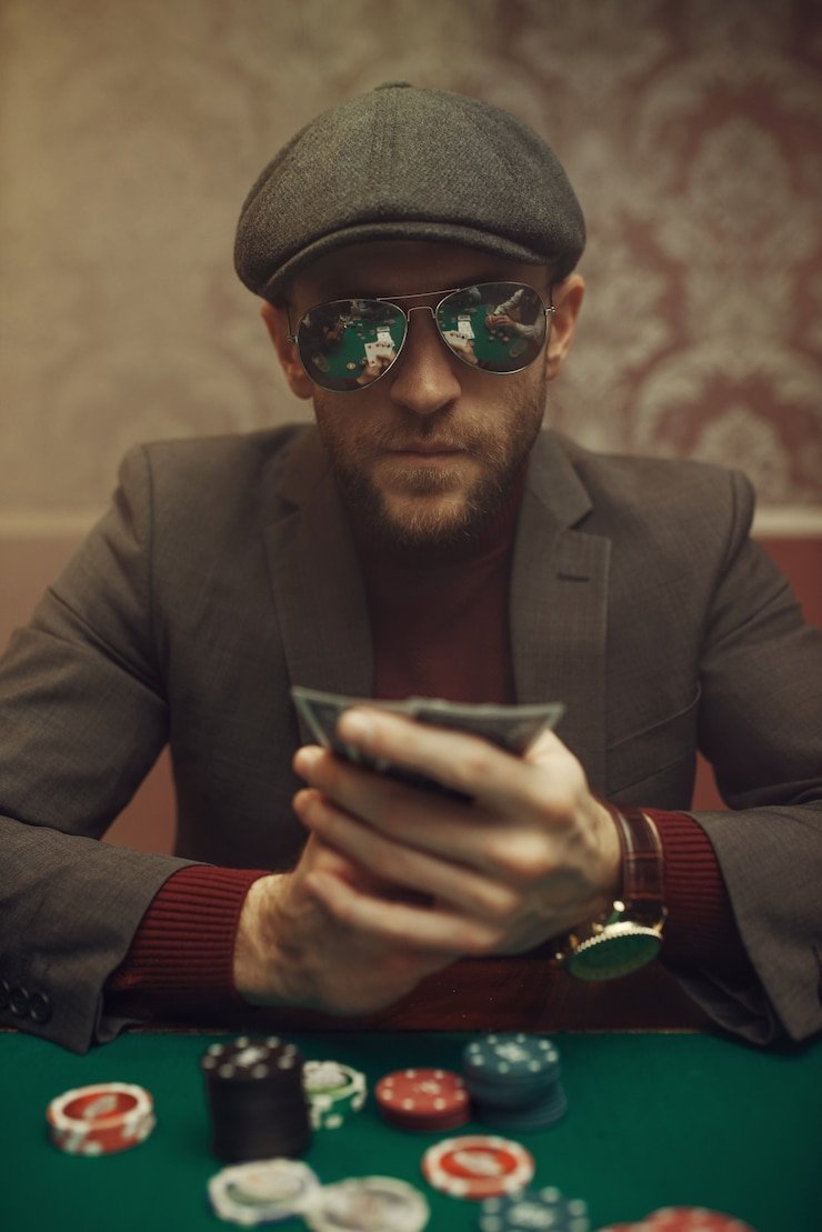Pengguna melakukan transaksi aman melalui aplikasi mobile di po4d
